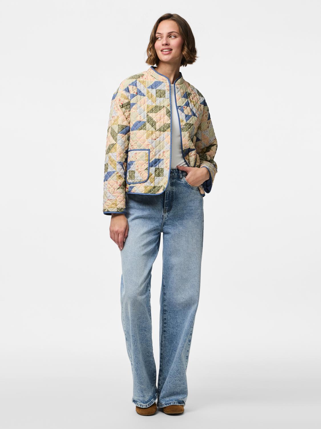 model_shot-front_full